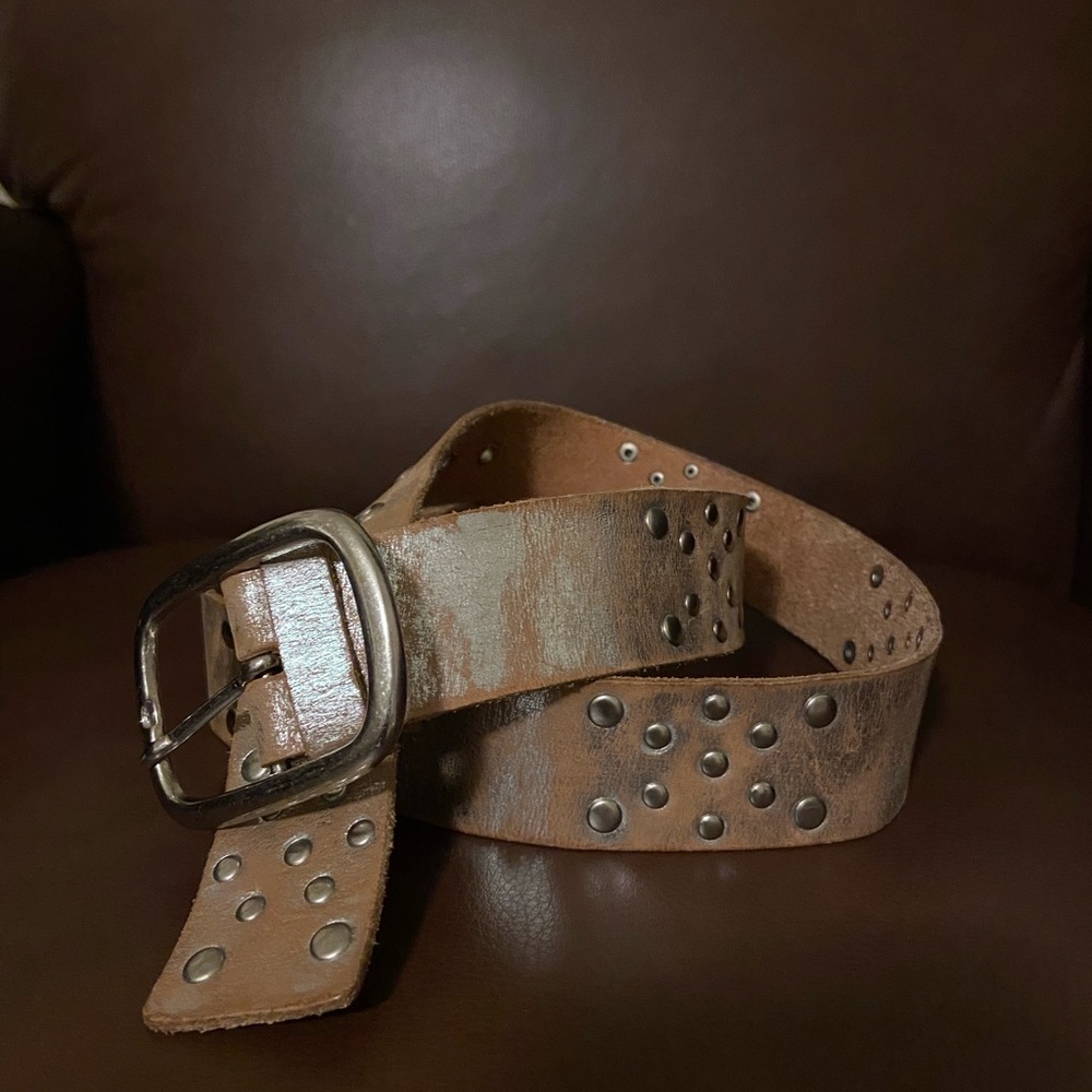 Unbranded Genuine Leather Silver Metallic with Rivets Women’s Size Medium Belt